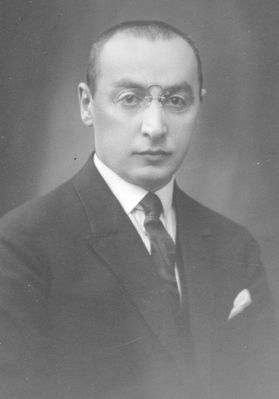Ditelson-Zitelson
Member of the first Estonian Jewish Cultural Council (Kulturrat / Культурный Совет) founded at 6/6/1926.  T. Shor mentions Zirilson as the representative of Viljandi.
Keywords: [D] [Z]