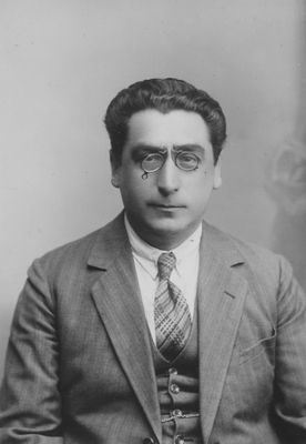 Levin  Abram Dr (1886-1950) - Pärnu
Member of the first Estonian Jewish Cultural Council (Kulturrat / Культурный Совет) founded at 6/6/1926. Pärnu representative.

Keywords: [L]