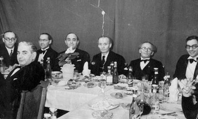 14
Left to right.
?, Max Frank, Julius Gens, ?, Efraim Rochlin, Schmaria Tamarkin, ?
Keywords: Unknown