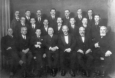 ?
Left to right
Top: Pikarevitsch, Maks Klompus, Taub, Itskovitsch, Bruck, Levin, ?
Middle row: ?, Efraim Rochlin, Joseph Maltinski, Maks Abramson, Isak Benenson, Ber Goldmann, ?
Bottom: Levinovitsch, ?, Grigori Aisenstadt, ?, Friedman, Markus Rogovski, Gurvitsch
