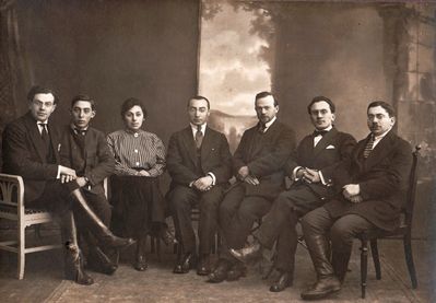Valga group
Left to right.
Rosenberg, Hirsch Slomka, Liina Hertsberg, Tsirlson, Kats, ?, Polykovski
