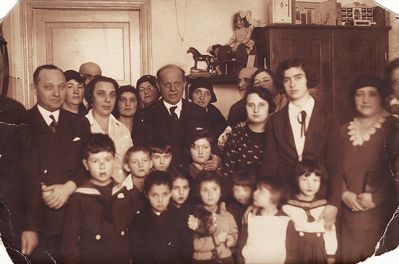 Ch. N. Bialik in Estonia - 1932
Bialik visiting the Jewish kindergarten in Tallinn
Standing in the middle, left to right: Grigori Aisenstadt, Hait, Chaim Nachman Bialik, ? Kruskal, ?
The children (left to right, first row): Aleksandr Jakobson, ?, Rachel Lipelis, Frida Kosotsky (the girl with flowers), ...
Two women between Hait and Bialik: from left - Tamara (Sara) Kosotsky (Tscherniy).
The girl in the middle of the picture is Ruti ?
