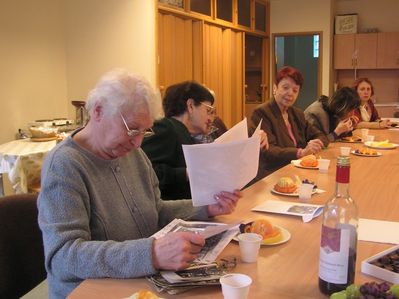 Senior community members at meeting - 2006
Left to right - Liebe Dina Kuremaa (Naimark), Ita Bassel, Mariascha Wassermann (not seen), Anni Mäevee (Pines)
