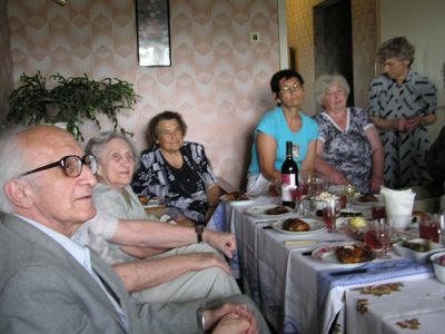 2007 - Meeting Viljandi seniors ("The warm house" program) - 21.6.2007
Left to right: Elchonen Saks, Lia Braschinsky, Sheine Blumberg, Ruti Baran, Haja (Gitti) Fein  
Keywords: [history]