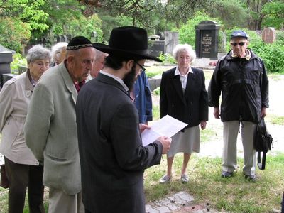 Remembering deportations of 14/6/1941 ( Rahumäe 14/6/2007 ) - 4
Estonian chief rabbi Shmuel Kot reads the names of victims - izkor and kaddish
