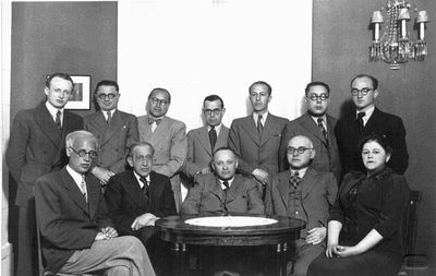 Last Kulturrat 1940
Left to right.
Sitting: Samuel Gurin, Heinrich Gutkin, Hirsch (Grigori) Aisenstadt, Elchonon Gendel, Chaja Itskovitsch
Standing: Bachmat, Josef Hirschhorn, Julius Gens, Zitomirski, Sverdlov, Rafael Jakobson, Abram Abram
