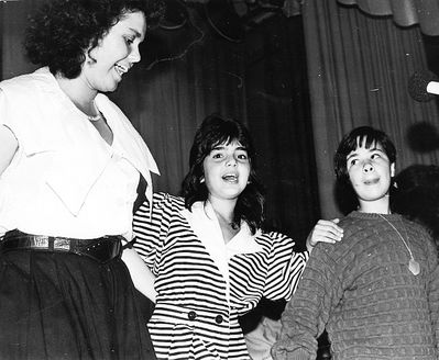 1990 - The first youth camp in Laulasmaa - the concert in the Builder House
Left to right: Gelena Bekergun (the youth leader), Irena Sigal, Anna Orlov
