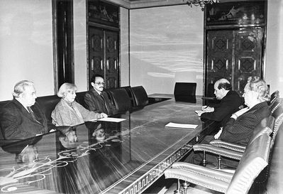 1991 - The representatives of the Jewish Community visiting The Estonian President Mr A. Rüütel - 12.12.1991
On left: David Slomka, Eugenia Gurin-Loov, Gennadi Gramberg
On right: Arnold Rüütel, Levi Scher 
