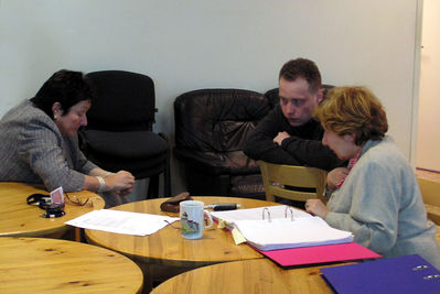 Brainstorming ("wu nemmt man geld...") - 24.4.08 
Left to right: Alla Jakobson - the Community Chairwoman, Vadim Rivlin - the Community General Manager, Cilla Laud - the Community Board member and ex-Chairwoman. 
