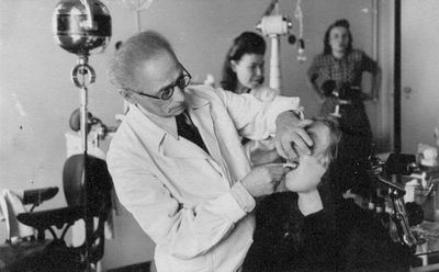 Rochlin  Efraim (1886-1964) - dental technician
Keywords: [R]