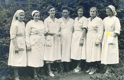 Rakvere medics - beginning of 1950's
Left to right: ?, Sofia Murschak (Amitan), ?, Jakov Murschak, ?, ?, ?

Sofia Murschak (Amitan) was a  mikropediator. She was a doctor at war time, saved not one life. After the war she married Dr Jacov Murschak, who graduated from the Tartu university and worked in Rakvere. Later they moved to Tallinn
