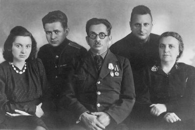 Polykovski medical family from Valga. ~1948
Left to right: Cecilia Lenzner (Polykovski), Teodor Polykovski, Samuil Polyakovski, Maksim Sick, Zhenny Polykovski (Zik)
