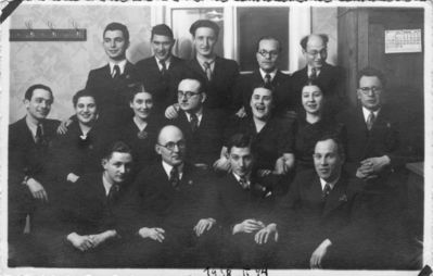 1938-2-24
Left to right.
Bottom row: Emanuel Nodel, Sirotinsky, Isidor Levin, Dr Moissei Lapidus
Middle row: Petja Belastozki, Miriam (Bussi) Epstein, Kofkin, Mischa Scher, Berta Kaplan, ?, Boris Bakscht
Top row: Petja Pats, Mischa Sverdlov, Jossi Usvanski, Gidali Michelson, Jascha Gabovitsch
Keywords: [N] [L] [B] [K] [S] [P] [U] [M] [G]