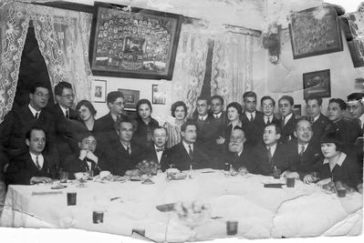 Akademischer Verein ~ 1927
Left to right.
Sitting: Nadel, Kopel Jokton, ?, ?, Jossif Kropman?, ?, ?, ?, Selda Passov?
