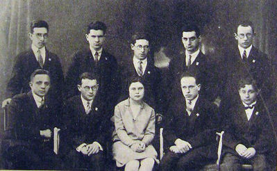 1927 - Akademischer Verein in Tartu - the leadership
Left to right
Standing: Gurevitsch, Ilja Amitan, Jacob Murschak, Buras, Boris Bakscht
Sitting: Musin, Friedman, Braina Blitel (chairwoman), Judeikin, Kopl Jokton

Keywords: [G] [A] [M] [B] [F] [J]