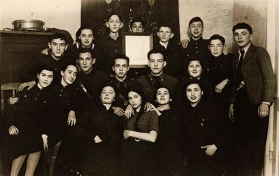 Tartu Beitar 1937 - holding Jabotinsky portree
From left to right
Top row: Haim Resnik, Lea Balonov (Heimann), Rudi Himmelhoch, Alter Pevzner, Lei Marienburger, Nonni Zeitlin, Mischa Gelb, Schlomo Sochatsevski
Middle row: Hanna (Anni) Aronovitsch (Eidelkind), Perle Levin, Jascha Sverdlov, from Riga, Leo Blumenfeld, Hene Gens
Bottom row: Lidia Morein (Ivanovski), Pessi Mendelev, Zenja Fainmann (Teitelbaum), Lea Eidus (Heimann)
