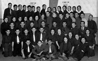 1937 - Beitar Tartu
Left to right.
Top row: Jossef Beltschikov, Schalom Gilinov, Rudi Himmelhoch, Jossi Feimann, Kalmen Gelbart, Elchanan (Hone) Heimann, Rabad Hirschowitsch (?), Jascha Sverdlov, Sima Majofes?/Tutti (Sore-Rivke) Resnik?, Dora Fenmann, Reiza Pevzner, Rosa Intreligator, Lena Lob (Grinson), Bella Josselson, Frieda Pataschnik (Koblenz)

II from top: Sima Intreligator, Zina Intreligator, Sima Spungin, ?, Sara Heimann, Riva Spungin, Riva Klicksberg (Kaplan), ?, Kaufman from Riga, ?, Jehoshua (Schuja) Kropman, ?, Leo Blumenfeld, Ben-Zion Heimann, Boris Josselson 

III row: Abram (Apa) Fainmann, Schura Kaplan, Mischa Sverdlov, Leo Klicksberg, Hirsch Gilinov, Baruch Minkowitch, David (Tava) Fainmann, from Latvia

II row from bottom: Alter Pevzner, Mulli or Peisach Spungin, Kopel Svitski (from Hashomer Hazair), Goda Koloviski, Haim Resnik, Mali Gordon, Sina Sack, Henni Gens, Hana (Anni) Aronovitsch (Eidelkind), Zenja Mogilkin
Bottom row: Mulli or Peisach Spungin, Mischa Tuvias? / Gelb?, Sascha Grischkjanz, Pessi Mendelev, Lea Eidus (Heimann)  

