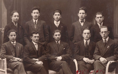 1927 Tartu Emuna society members (school)
Left to right.
Top: ?, ?, David Bakscht, ?, ?
Bottom: ?, ?, ?, ?, Willi Usvanski
Keywords: [history]