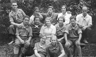 Sangaste - July 1935
Left to right.
Standing: Zeev (Wulf) Stern, ?, Dov Hameiri (Maisel), Liba Bell, Izhak Spungin
Sitting:  ?, Meri Gordin (Josselson), Dvere Fell, Dina Danzig, Mosche Schimschilevitsch, 
At bottom: Frida Schats, ?
