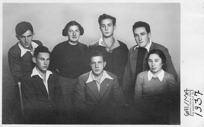 Last picture from HULA group - October 1937, Riga - before the Aliah.
Left to right
Sitting: Ber Passov, Dov Maisel, Mirjam (Meri) Gordon (Josselson)
Standing: Moissei Schmotkin, Libe Bell (not part of Hula group), Guti Reichman, Nechemia Levanon
