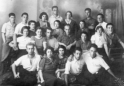 Tallinn hachshara group. 11.9.1934
Left to right.
Top row (10 people): Isi Haitin, ?, ?, ?, ?, ?, ?, Lea Muschkat, ?, ?
II from top: ?, Sima Gorin (Slosin), Rafail (Folka) Dubin, Izhak Spungin, Frida Zipukov?, Sonja Margalit (Muschkat), Nechemia Levanon (Levitan)
Bottom row: ?, ?, ?, ?, Berl Verschovsky/Varschavsky
