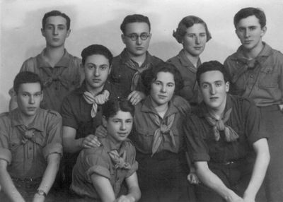 Tallinn group
Left to right.
Borja Passov, Guti Reichman, Isi Goldmann, Koppa Koslovski, Berka Scher (Ljevka?), Ljuba Piel, Frida Schats, Nechemia Levanon (Levitan), Mosche (Monja) Schmotkin 
Keywords: [P] [R] [G] [K] [S] [L]