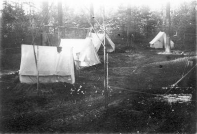 The camp
