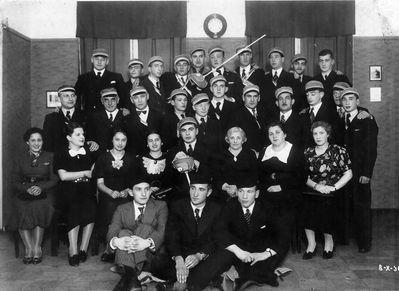 1936-10-8
From left to right.
Top row: Samuil Levitin, Kaplan, someone from Riga, Eli Dubin, Ruven Kamenovski, Perez (Peika) Wassermann, ?, ?, ?, ?
Second from top: Zvi Kamenovski, Leib Levitin, Mark Kolovski, Ljola Palin from Riga, David Fainmann, Rafael Beltschikov, Dr Schmuel Zlaff, Schmuel-Zvi Beltschikov, Nosson Eidus, Ilja Beilinson, Abram Fainmann
Second from bottom: ?, ?, ?, Anja Levitin, Menashe Schein, Braine Levitin, Scheine Beltschikov, ?
Bottom row: ?, Ben-Zion Rubinstein, David Schur  
