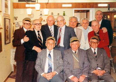 1984 - Hashmonei in Israel
Left to right.
Standing: Boris Krigman, Joshua Pruschanski, Samuil Levitin, Willi Usvanski, ?, ?, Misha Boruhov, ?
Sitting: Max Boruhov, Avram Neuschloss, ?
