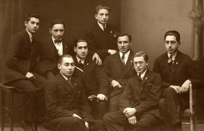 1924-9-2  Limuvia
Left to right.
Schmuel Saltsman, ?, ?, Tuch?, ?, Moissei Serman, ?, ?
Keywords: [S] 