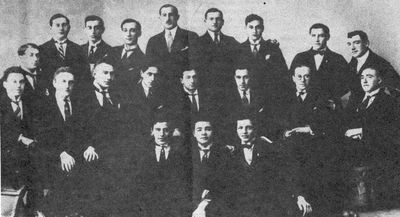 1922 - Limuvia
Left to right
Bottom row: Isak Braschinsky, Abi Bass, Gabi Joffe
Middle row: Jakov Kropman, ?, Harry Press, Bebi Levin, Foldi Rubanovitsch, Michael Kirsner, Jakov Rubanovitsch, Abram Tuch,
Top row: ?, Haim Sack, ?, ?, Harry Dreyer, Tevja Faiman, Maks Golomb, Meische Serman, Rudolf Tuch
