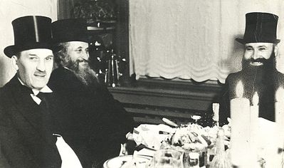 Aba Gomer - Estonian Chief Rabbi
Left to right: Shalom (Lev) Minkov, ?, Aba Gomer
