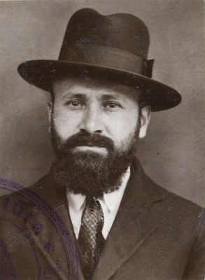 Aba Gomer (1894-1941) [img]http://muuseum.jewish.ee/md.gif[/img] - estonian Chief Rabbi
The picture from the Latvian passport of 1931.
