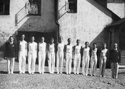 1939 - II Estonian games - in the backyard of the Bialik society club at Narva mnt.
Left to right: Meiertal, Danzig, Ilja Scher, Lasar Rosenberg, Rybka, Goldmann, Jacob Gleser, M. Kats, Ilja (Eke) Kitt, Hone Aronovitsch, Mednikov, Schagal
