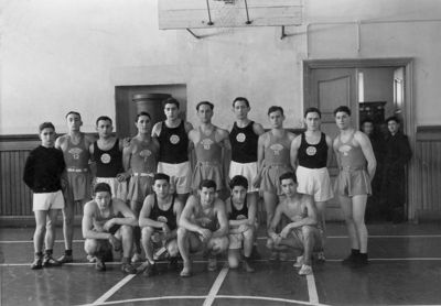 Basketball team of Maccabi Tallinn in 1940 (25.2.1940)
Left to right
First row: ?, ?, Jakov Aronovitsch, ?, ?
Second row (standing): Abram Feinman, Guti Raichman, ?, Hirsch Kitt, Isi Trapido, ?, Schura Kaplan, ?, ?, Koppa Koslovski 
