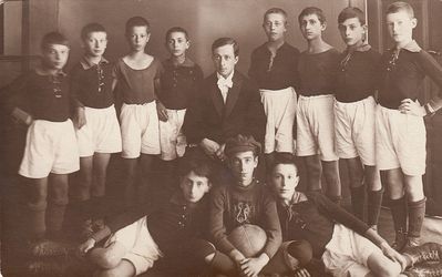 HaKoach Ha'Zair (Young Ha'Koah) - Tallinn, 26/10/1924
Left to right.
Standing: ?, ?, Osja Itzoch, Leo Epstein, Mr Krupkin, Benjamin (Haim) Kitt, ?, ?, M. Stein
On the bottom: ?, Israel Itzoch, Jofef? Migdal
On the back side are the following names: E. Umov, L. Glozman, Fridlander, J. Gleser, Jacov Umov, M. Gutman, Itzoch
