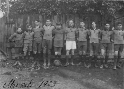 Maccabi football team 1923
Left to right.
?, Josif Pakkin, ?, Ore Pakkin, 
