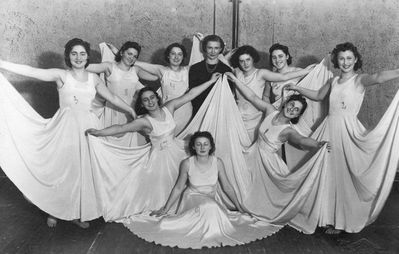 Gymnastics team - Tallinn - 3/3/1939
From left to right.
At the back: Rebecca Haitov; Haja Mullat (Haitin); Zenja ?; The teacher Gerta Bader (Paduri); Esther Passov; Bella Haitov; Genja Schagall; 
In front: Mary Rosenberg (left); Sima Majofes (right); Sima Schkop 
