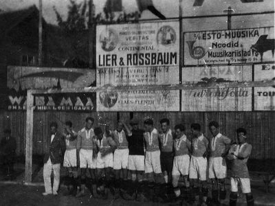 Maccabi (?) footbal team
3d from left Ore (Oka) Pakin
