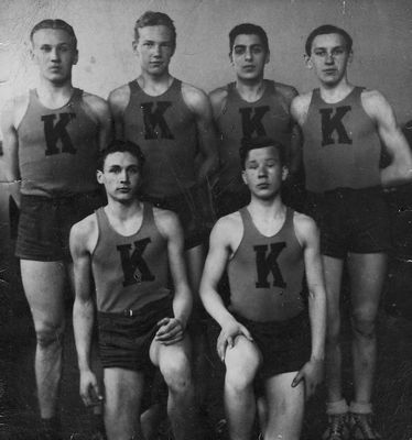 Tartu Kalev Basketball team - 24.4.1940
Left to right.
Sitting: Edgar Naarits, Karl Kivastik
Standing: J. Linsi, Ilmar Kullam, Isi Trapido, Elmar Hermann
