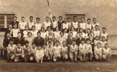 Maccabi Tallinn 1930
Left to right
Top row: Mednikov, Herman (Poiske) Meiertal, Delski, ?, Markovitsch, ?, Herman Meiertal, ?, ?, ?, Benjamin (Haim) Kitt, ?, ?
Second row from top: Samuel Rybak, Isak Haitov, Dora Haitov, Sara Schulklepper, Minna Gitelson (Kitt), ?, ?, ?, Ema Jakobson, Rebecca Haitov, Bluma Rubanovitsch (Gabovitsch), Israel Ben-Jehuda (Itzoch), ? 
Second row from bottom: ?, Jakob Vigderhause, Asnovitsch, Asnovitsch, Movscha Rybak with the daughter of Asnovitsch, ?, Josef Usvanski, ?, Totsi Pakkin, ?, Jakov Aronovitsch  
Bottom: ?, ?, ?, ?, ?, Maisel, Schmotkin, Asnovitsch, Smolenski, Kopa Koslovski, Harry Itskovitsch
