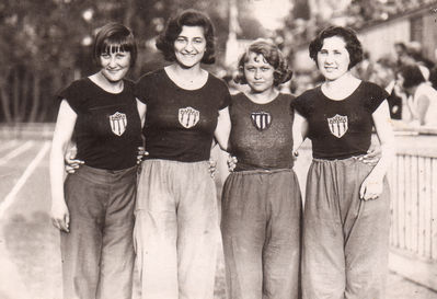 Sara Teitelbaum & Rebekka Scher with KALEV team members. 10.6.1930
From left: Asta Brenner, Sara Teitelbaum, Erika Mägi, Rebekka Scheer - 4x100 m  Estonian record 55.8.
