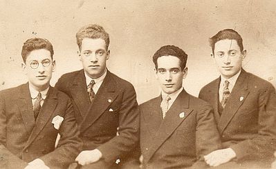 Maccabi vaad ?
Left to right.
Abram Paturski, Schur, Israel Itzoch, Herman Meiertal
