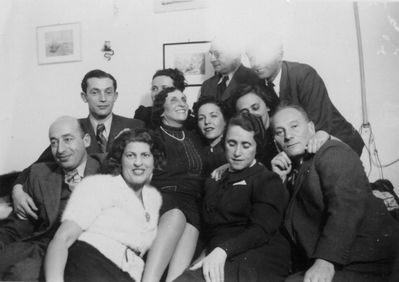 The company
Left to right. Without the last row.
?, Fipp Berman, Anna (Baby) Feinstein, ?, Agi Berman (Kellert), Riva Gradnauer (Pikarevitsch), Yamima Rom (Gurevitsch)?, ?
