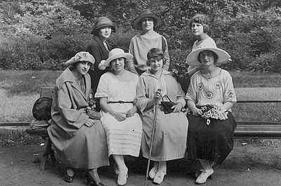 Berlin 1922 - "Estonian girls"
Left to right.
Sitting: Sima Arlosoroff (Rubin), ?, Raja Drabkin (Feinstein), Margareta Elian
Standing: ?, ?, Anna (Baby) Feinstein
Keywords: [R] [A] [D] [E]