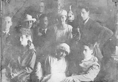 Tartu company - 1920
Left to right. 
Bottom row:  Ida Schapiro (Usvanski), Sima Arlosoroff (Rubin), Jacov Gens
II row: Gabriel Schapiro, ?, Nosson Gens, Bertha Gens (Maltinski), Julius Gens
Keywords: [S] [A] [R]