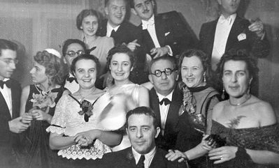 b17 Tallinn, 1938/9
Left to right:
At bottom: Isak Braschinsky
The middle row: ?, ?, Ber Levin (only glasses), Gina Besprosvanie (Levinovitsch, nee Slutski), Max Besprosvanie?, ?, Edith (Totti) Levin, ?
Upper row: ?, ?, ?, ?
