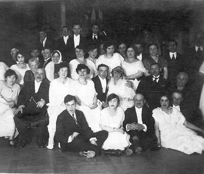 Wedding of Jossif Braschinski - 1922
In the middle Jossif and Anna Braschinski (Kaplan). Woman with a white scarf is Feige-Rivke Braschinski (groom's mother).
Left from her - Benjamin Braschinski - groom's brother
Keywords: [B]