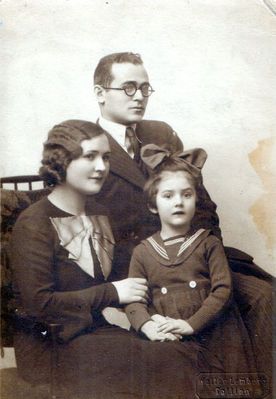 Rochlin family - Tallinn, 1935
Hulda-Josefine Rochlin (Teenar-Mandel), Jakob Rochlin, Esther Vee (Rochlin)
Keywords: [V]