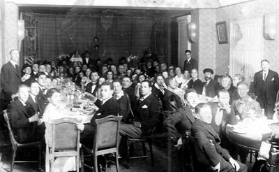 Dina Kitt (Stumer, nee Citron) and Solomon Stumer wedding - Tallinn, 1935
Dina and Solomon sitting on a raised platform in the hall. 
Left table. In front Berta Goldmann (Stumer) and Efraim Goldmann. 
Keywords: [K] [C]